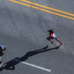 Czy operator koparko ładowarki może pracować na koparce?