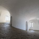 Jak umyć sufit nad kominkiem?