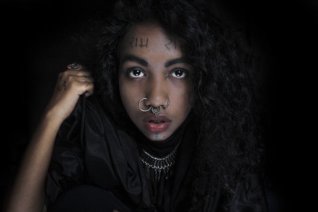 Jak urządzić mały pokój z szafą?