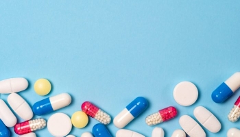 Jakie suplementy diety warto przyjmować? Kiedy po nie sięgnąć?