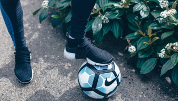 Jak dobrać skarpety sportowe Adidas do swojej aktywności – poradnik dla biegaczy, piłkarzy i nie tylko