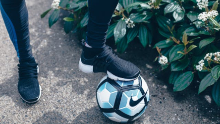 Jak dobrać skarpety sportowe Adidas do swojej aktywności – poradnik dla biegaczy, piłkarzy i nie tylko